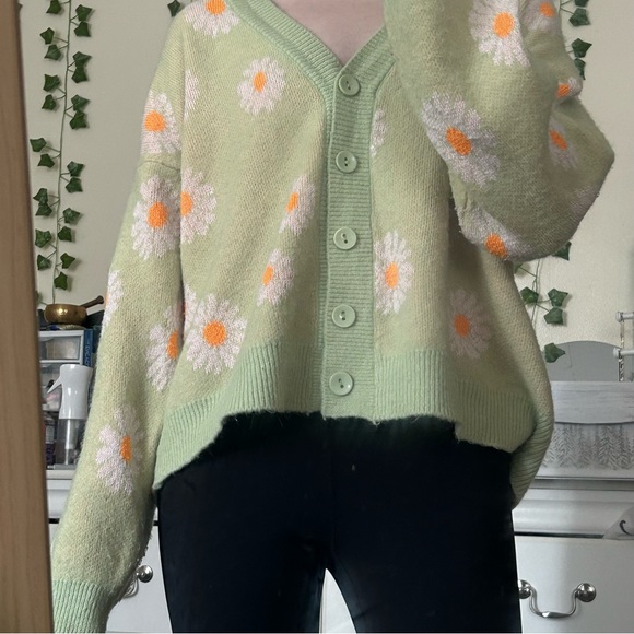 Sweaters - Trendy flower print sweater